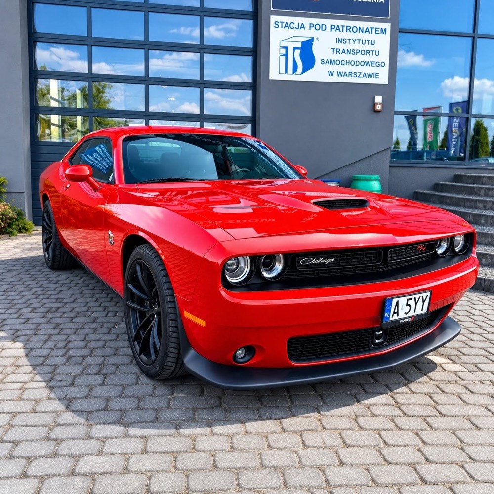 Czerwony Dodge Challenger z zabezpieczonym lakierem